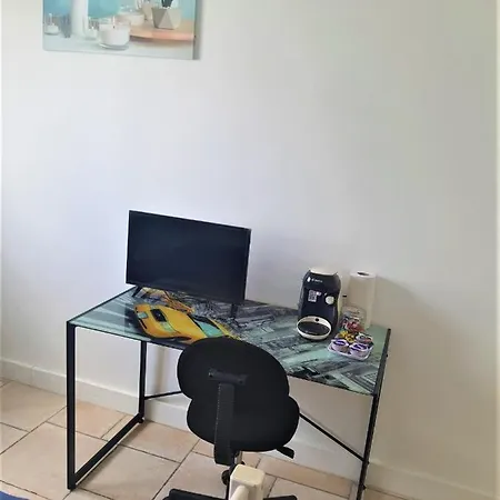 Apartment Chaleureux F4 Proche Centre, Parking, Balcon...